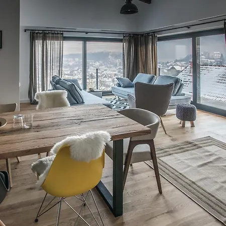 The Pines Boutique Vilă *