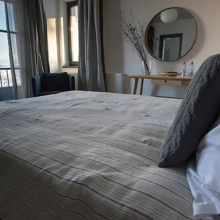 The Pines Boutique Vilă *