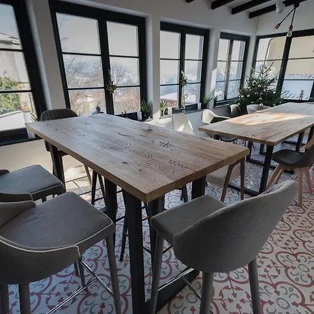 The Pines Boutique Vilă